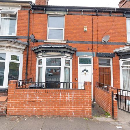 Fantastic 3 Bedroom House *Free Parking* Wolverhampton Bagian luar foto